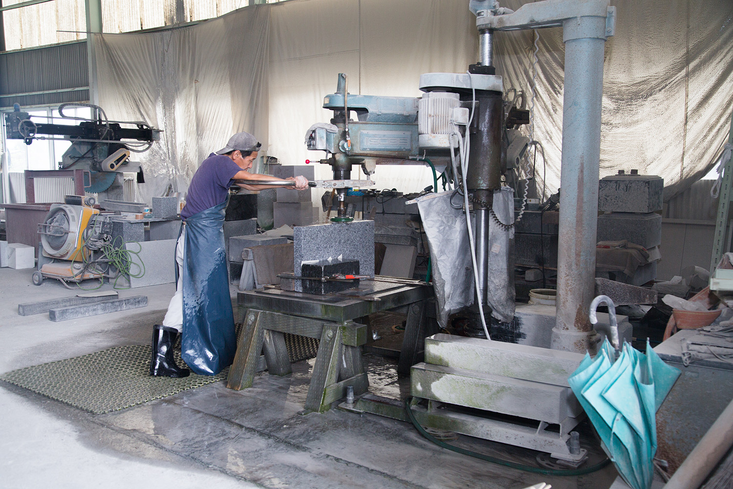 墓石・お墓・建築石材加工の石材店「石弘」　御影石・大理石の石材加工販売